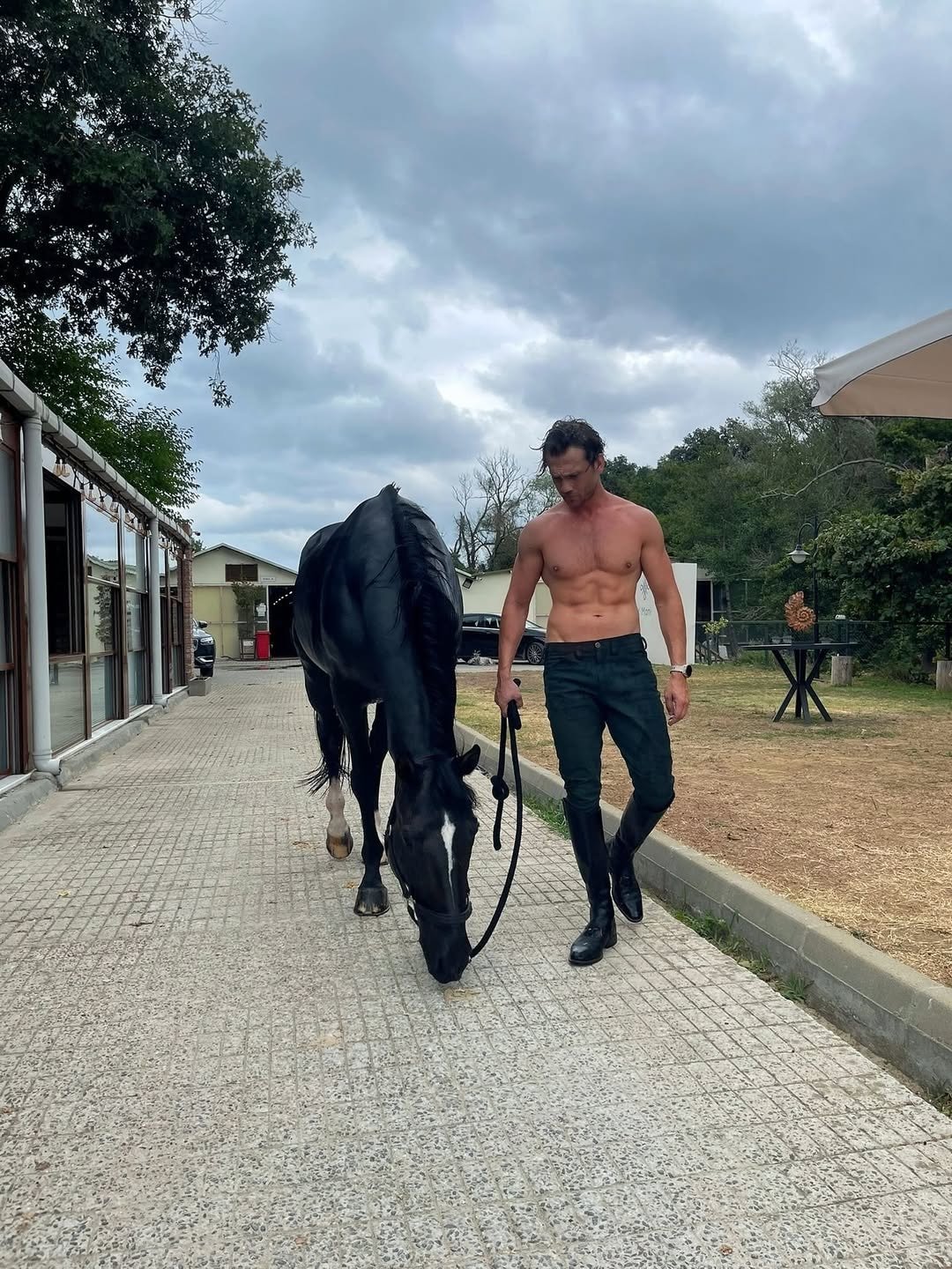 Aras Bulut İynemli paylaştığı fotoğraf ile sosyal medyayı salladı