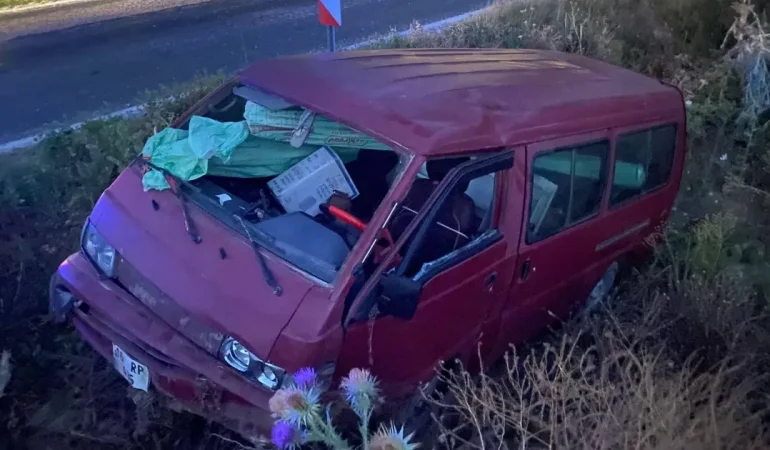 Bilecik Pazaryeri’nde minibüs dereye uçtu: 1 yaralı