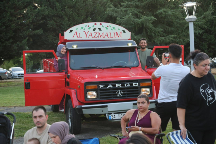 Gölcük'te Yaz Sinema Etkinliği Büyük İlgi Gördü