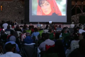 golcukte-yaz-sinema-etkinligi-buyuk-ilgi-gordu-kd5GRKSx.webp