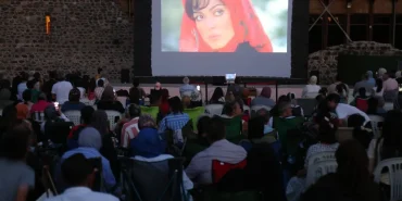 golcukte-yaz-sinema-etkinligi-buyuk-ilgi-gordu-kd5GRKSx.webp