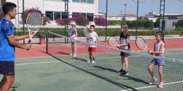 antalya-buyuksehir-belediyesinden-ucretsiz-tenis-kurslariyla-spora-davet-eNvKOyNr.jpg