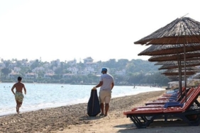 cesme-belediyesi-19-plajda-temizligi-24-saat-araliksiz-sagliyor-M2mLgfWm.jpg