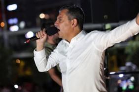 ozgur-ozel-milleti-soyup-zenginlesmenize-aldanmayin-sandik-geliyor-J12PcAgQ.jpg