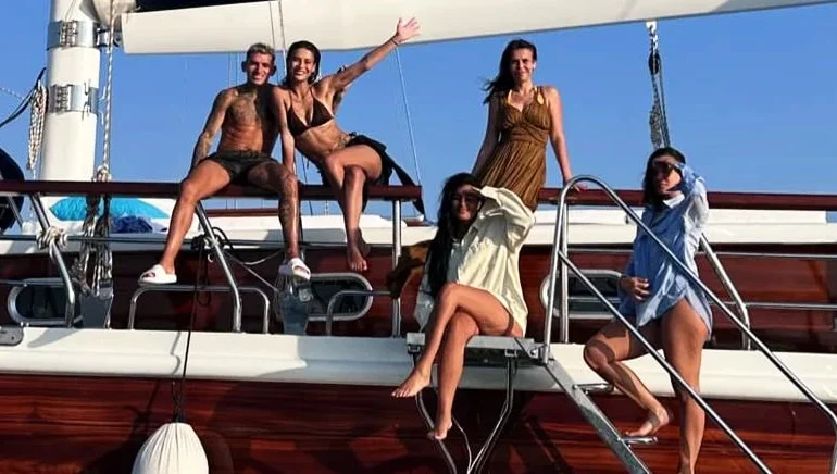 Torreira maçtan çıktı yeniden barıştığı sevgilisine koştu