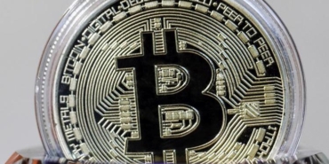bitcoin-fiyatlari-dususte-abd-hisselerindeki-satis-ve-yatirimci-duyarliligi-etkili-1pblq8fp.jpg