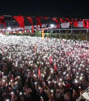 chp-istanbul-il-baskani-ve-yonetimi-gorevden-alindi-ilk-miting-zeytinburnunda-ZyhZLd8z.jpg