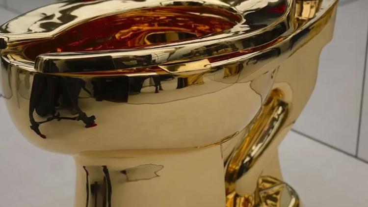 America: Altın Klozetin Yeni Markası ve Müzayede İsmiyle Yeniden Gündeme Gelen Tartışma