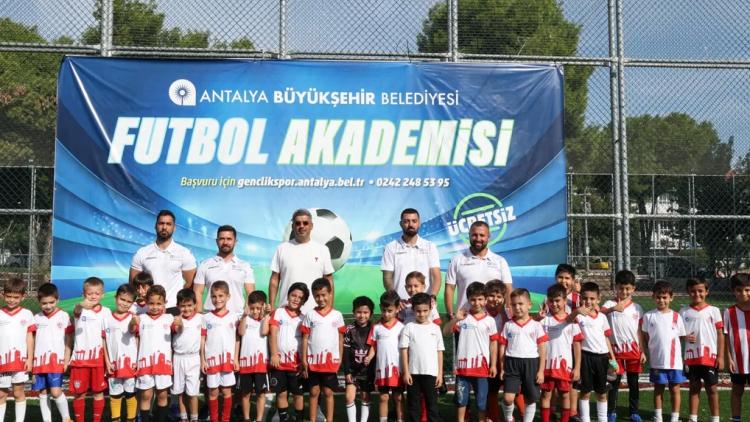 Antalya Büyükşehir Belediyesi Futbol Akademisi: 6–11 Yaş Arası Çocuklara Ücretsiz Antrenman ve Yetenek Geliştirme