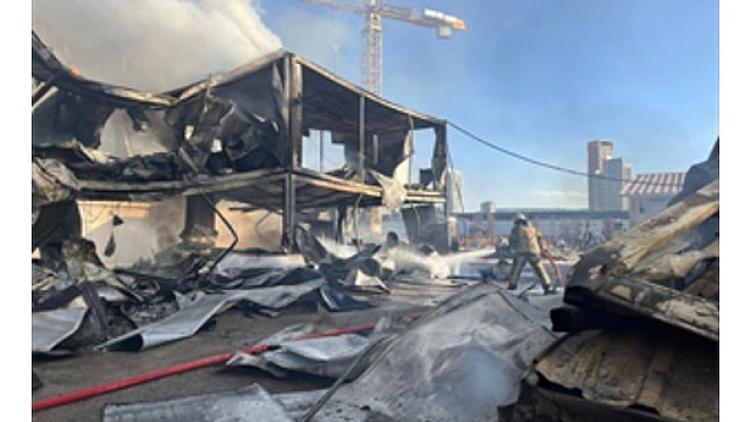 Bayraklı’daki Konteyner Yangını: 22 Konteyner Zarar Gördü, Can Kaybı Yok