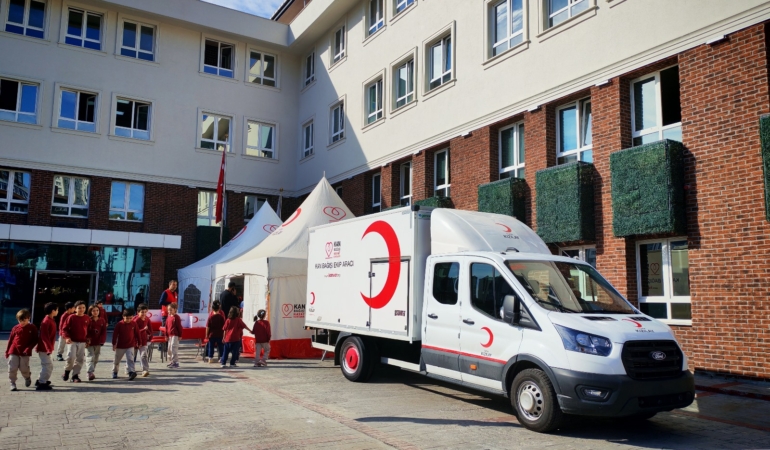 Çınar Koleji Kızılay Haftası Etkinlikleriyle Gönüllülük ve Dayanışma Mesajı