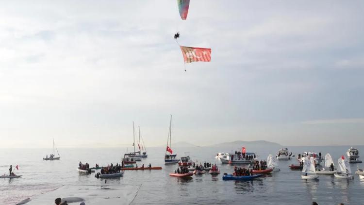 Kadıköy’de Ata’ya Saygı Zinciri: 6,5 Kilometrelik Sahil Yolu El Ele Tutuştu