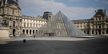 louvre-soygununda-supheliler-adi-suclular-zirve-degil-yerel-halktan-insanlar-girisimde-bulundu-fCgHNIWY.jpg