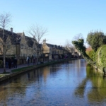 bourton-on-the-waterda-asiri-turizm-endisesi-koy-halki-ve-ziyaretciler-yasami-zorlastiriyor-kCPeS4Gz.jpg