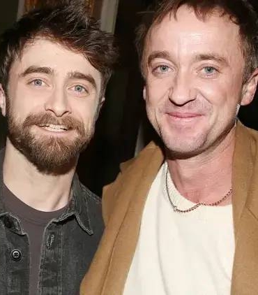 daniel-radcliffe-ve-tom-felton-new-yorkta-bir-araya-gelerek-hasret-giderdi-sahnedeki-nostalji-f6QtM13z.webp
