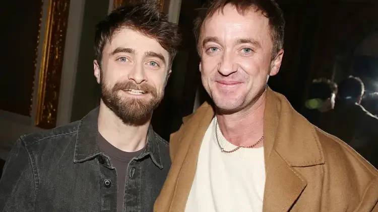 Daniel Radcliffe ve Tom Felton New York’ta Bir Araya Gelerek Hasret Giderdi: Sahnedeki Nostalji ve Sahnede Yeniden Seslenen Replikler