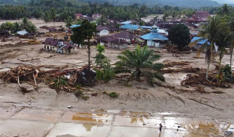 Endonezya Sumatra’daki Sel ve Heyelanlarda Can Kaybı Artıyor: 1300’e yaklaşan toplam can kaybı ve 3,2 milyon etkilenen