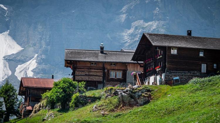 Gimmelwald: Otomobilsız Bir Dağ Köyünde Sessizlik ve Güvenle Alışveriş