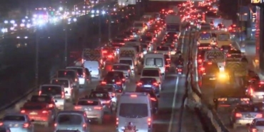 istanbulda-sabah-trafigi-ve-yagisin-gun-boyu-seyri-anadolu-yakasi-tekrardan-kilitli-xGPEwzai.jpg