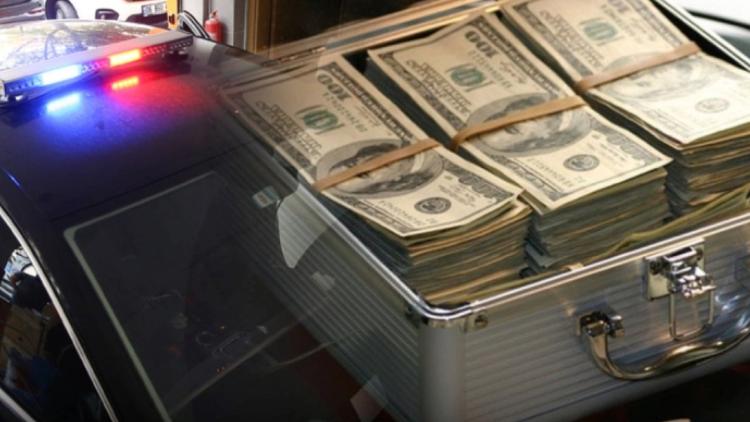 İzmir’de Emniyet Müdürü Şoförlü Çakarlı Araca Yurttaş Darbe Şemasını Zorlayınca Jandarma Suçüstü Yakaladı