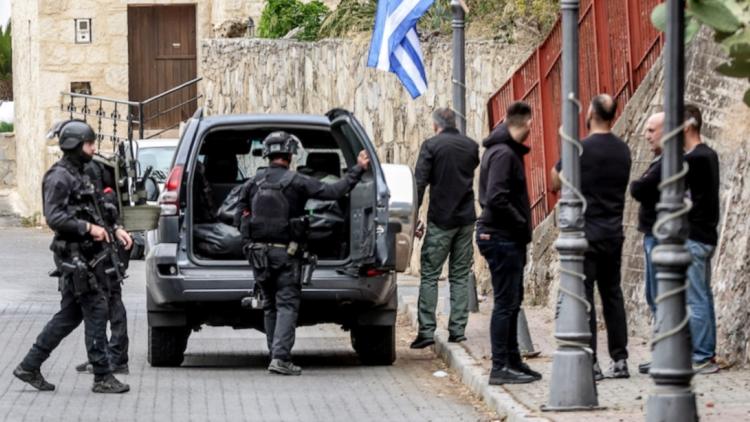 Sakız Adası’nda Casusluk Şüphesiyle Türkiye’den Aranan Şahıs Yakalandı