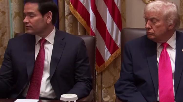 Trump Kabine Toplantısında Uykulu Anlar: Başkanın Gözleri Açık mı Kapanıyor mu Tartışması