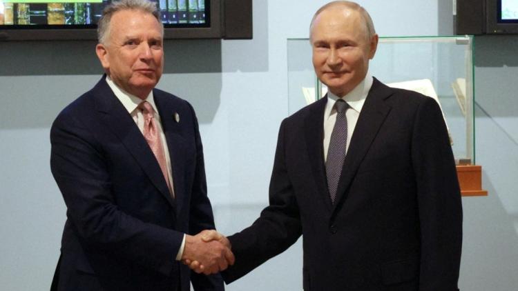 Trump’ın Özel Temsilcisi Witkoff’un Görüşmesi: Putin’i Trump’ı Tebrik Etmeye Nasıl İkna Ettiği ve 28 Maddelik Barış Planının Ayrıntıları