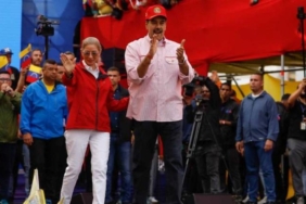 trumpmaduro-gorusmesini-takip-eden-venezuelada-guvenlik-mesaji-ve-hava-sahasi-karari-madurodan-halk-onunde-b2OARJs8.jpg