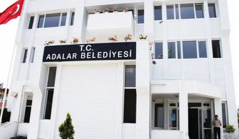 Adalar Belediyesinde AKP’li adaya oy veren üç CHP’li meclis üyesi disipline sevk edildi
