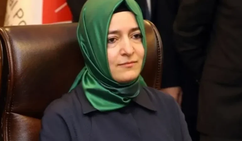 Fon Skandalı Sonrası İstifa Eden Fatma Betül Sayan Kaya AKP Kayıtlarından Çıkarılıyor