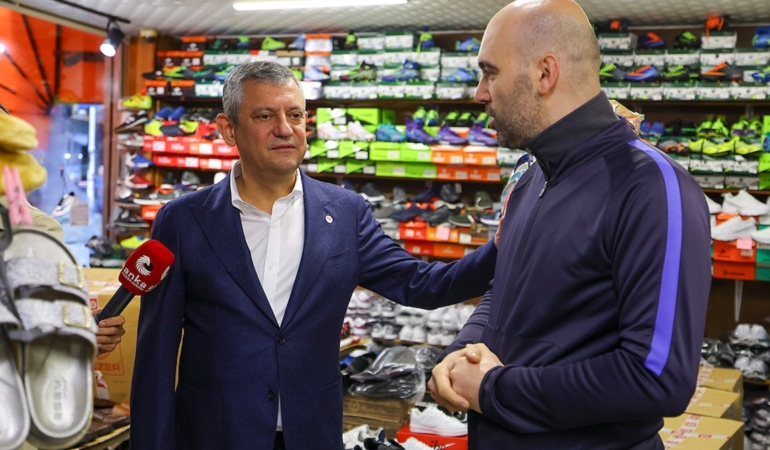 Özgür Özel Rize'de Selden Zarar Gören Esnafı Ziyaret Etti