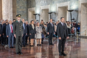 Muayenehane Hekimleri 1 Ekim Nedeniyle Anıtkabir'de Atatürk'ün Huzuruna Çıktı