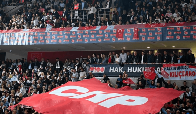 Ümit Uysal Kılıçdaroğlu’nun Yarışmaması Durumunda CHP Genel Başkanlığına Aday Olacağını Duyurdu