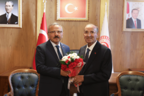 TBMM Başkanvekilliğinde Devir Teslim: Bekir Bozdağ Görevini Yusuf Beyazıt'a Devretti