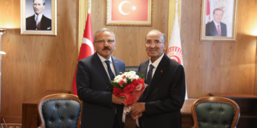 TBMM Başkanvekilliğinde Devir Teslim: Bekir Bozdağ Görevini Yusuf Beyazıt'a Devretti