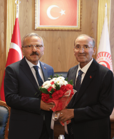 TBMM Başkanvekilliğinde Devir Teslim: Bekir Bozdağ Görevini Yusuf Beyazıt'a Devretti