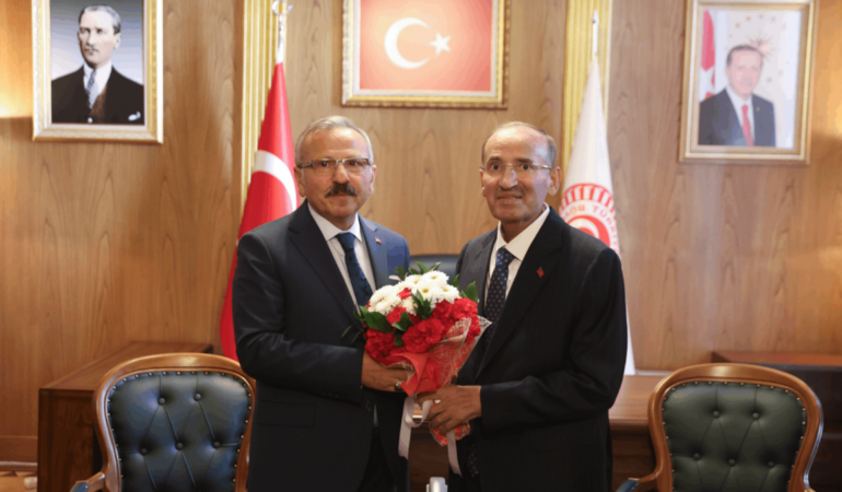 TBMM Başkanvekilliğinde Devir Teslim: Bekir Bozdağ Görevini Yusuf Beyazıt’a Devretti