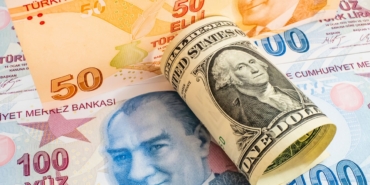 Dolar kuru 49,60 lira seviyesini aşarak yeni zirvesine ulaştı
