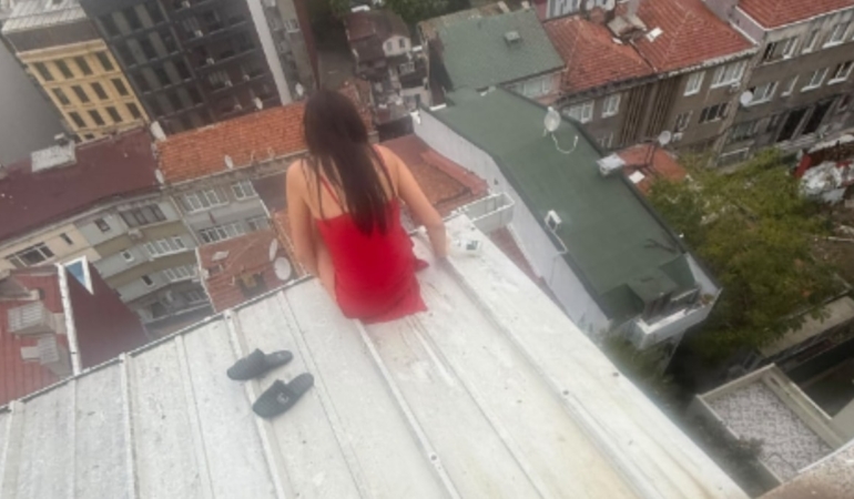 Şişli'de Çatıdan Düşen Kadının Ölümüyle İlgili İki Şüpheli Gözaltına Alındı