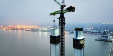 Çin Yangtze Nehri Üzerindeki Asma Köprüyle Dünyanın En Uzun Açıklık Rekorunu Hedefliyor